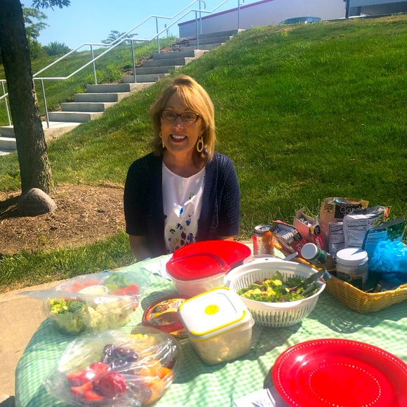 Meet your Posher, Melissa - Picture 2 of 5